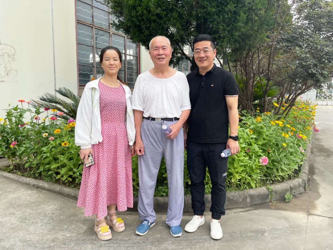 Warm hearts in the hot summer -- Mr. He Shijun, founder of Golden Conch, personally visited Zhoushan Jwell Screw Manufacturing Co., LTD